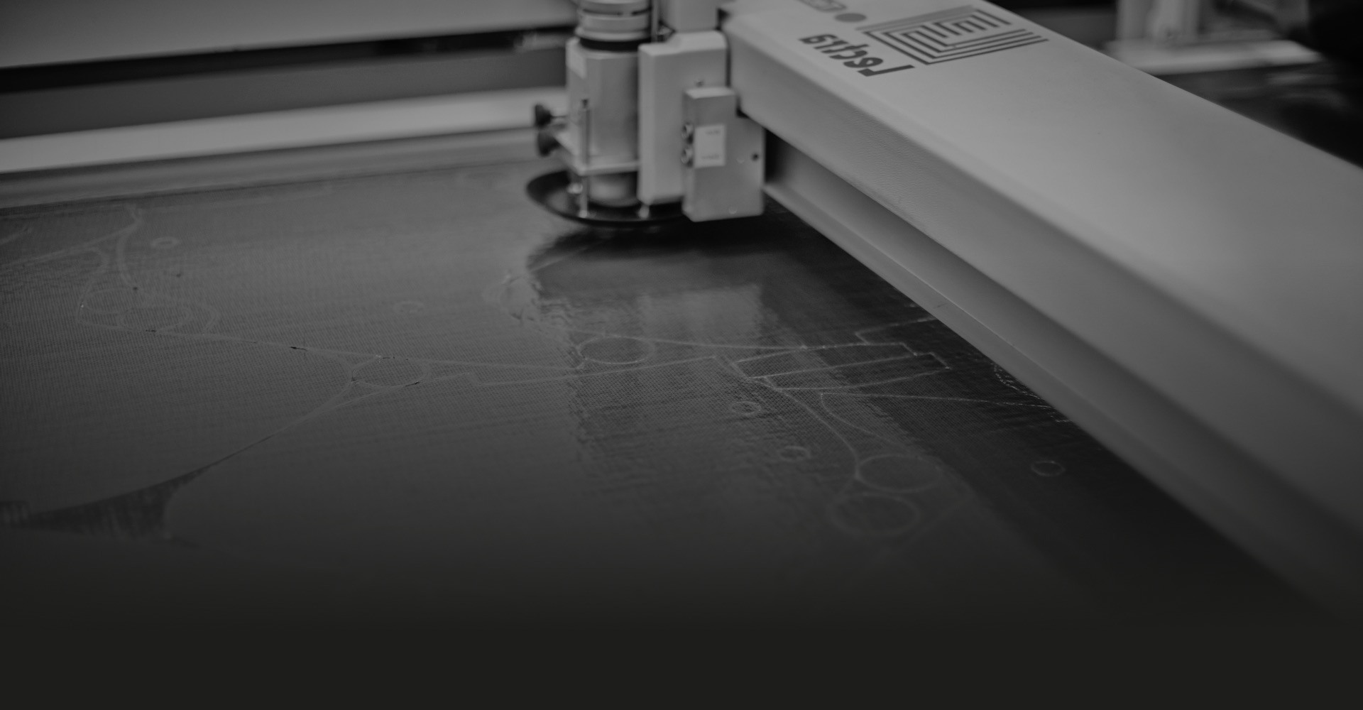 Taglio con plotter<br> e manuale